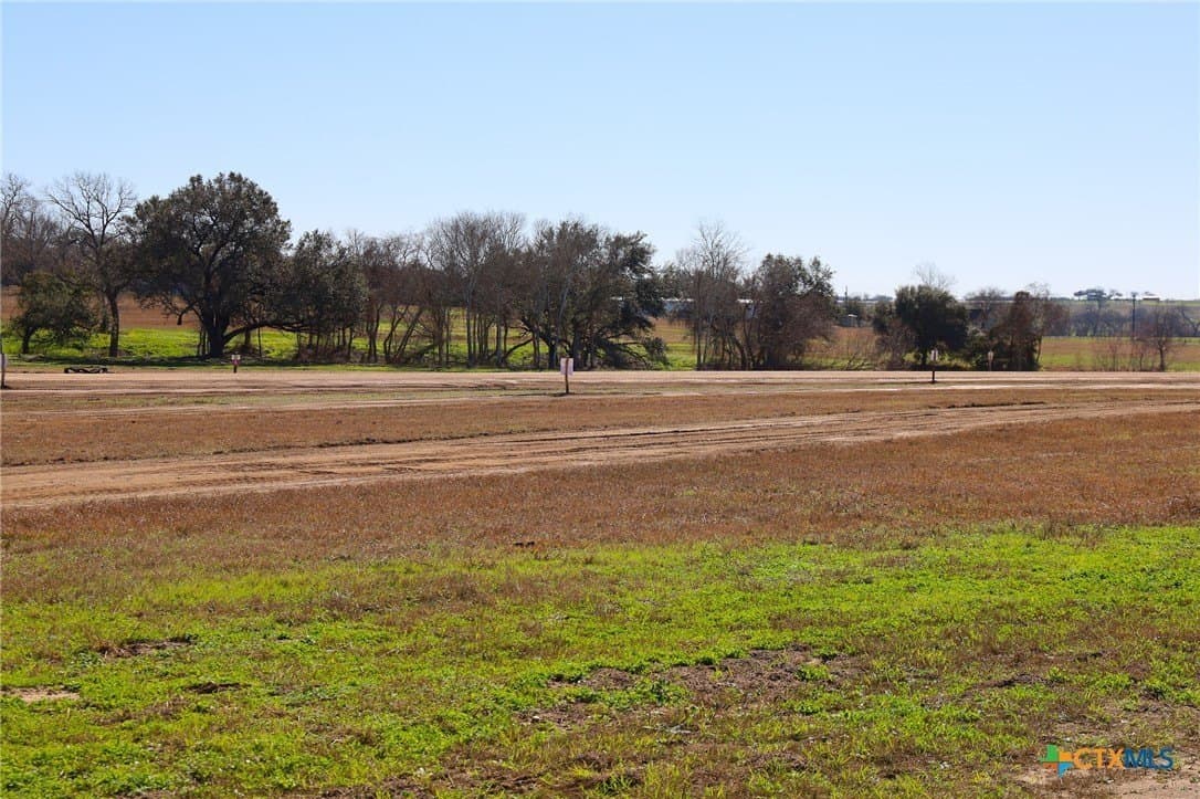 1.97 acres in Lavaca County gallery image 2