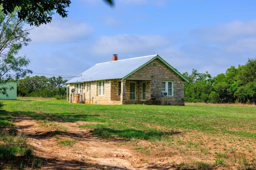 151.37 acres in Gillespie County gallery image 4