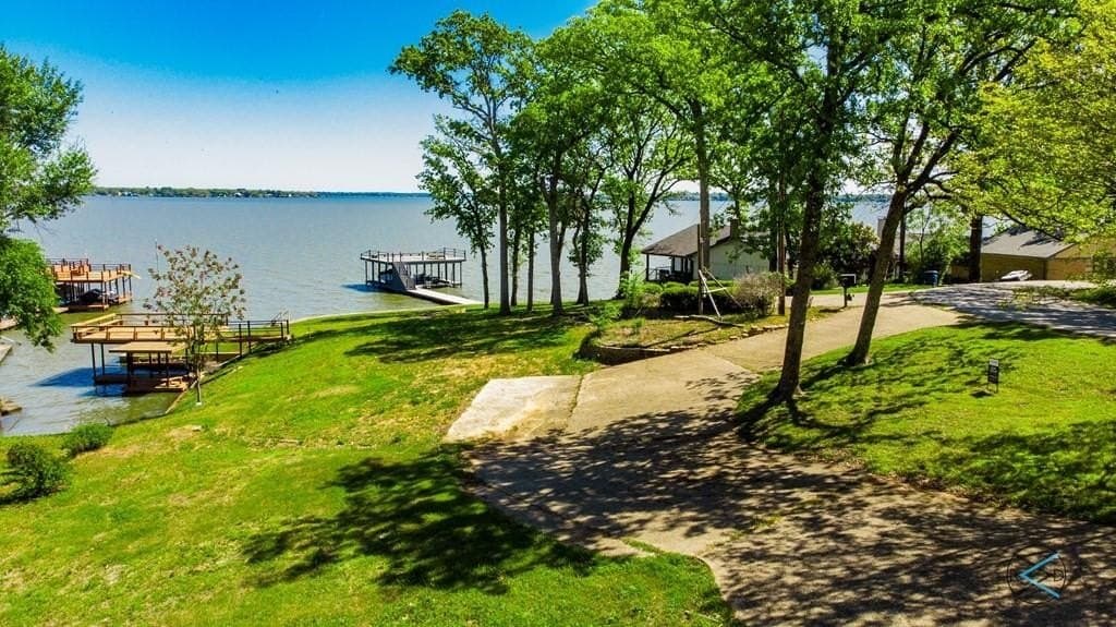 0.4 acres in Henderson County gallery image 2