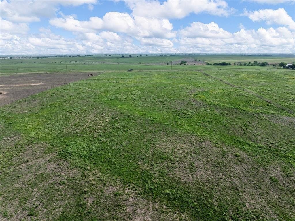 10.73 acres in Hill County gallery image 3