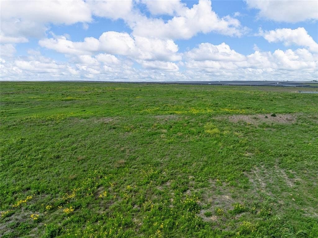 10.73 acres in Hill County gallery image 2