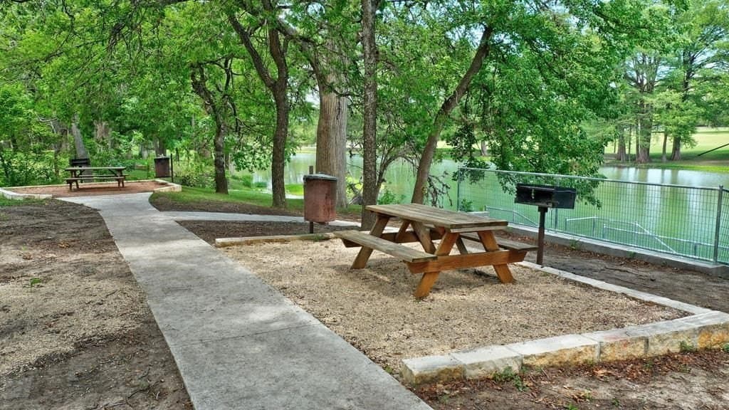 2.14 acres in Kerr County gallery image 4