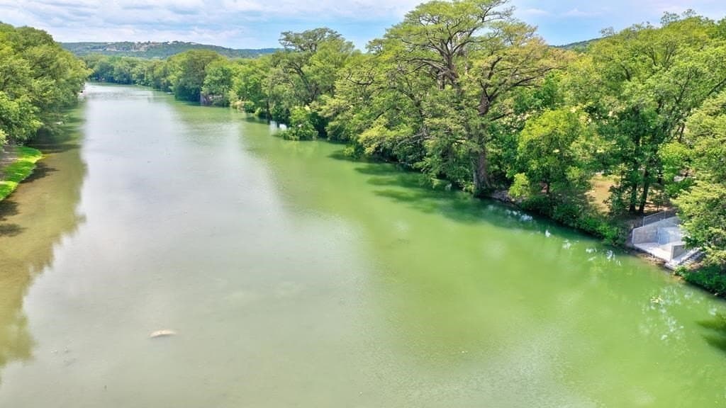 2.14 acres in Kerr County gallery image 3