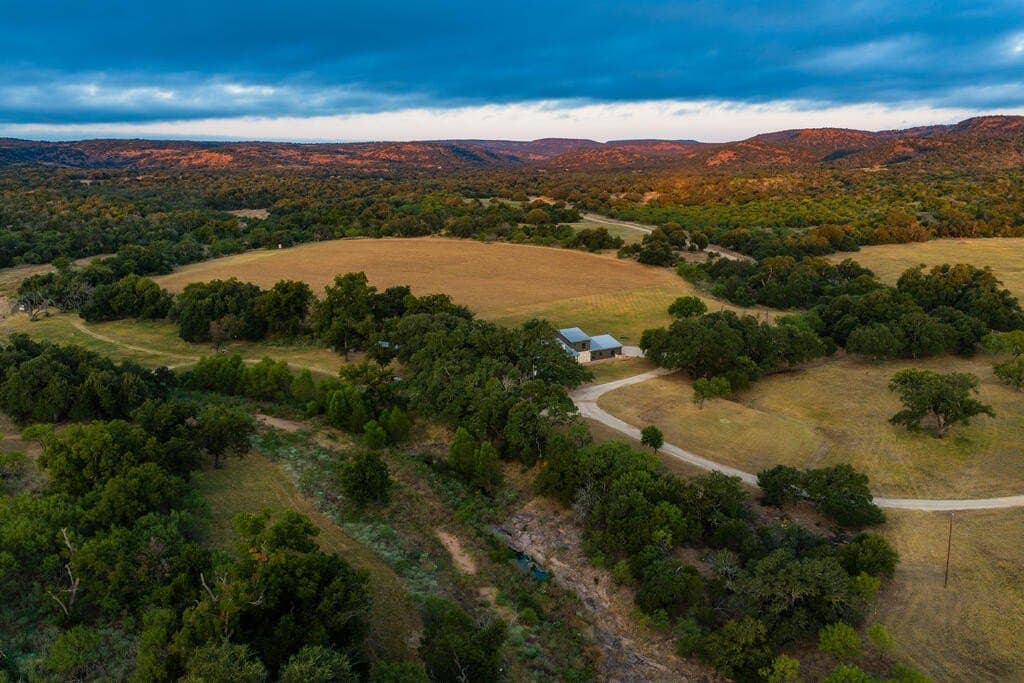 194.47 acres in Gillespie County - photo 2