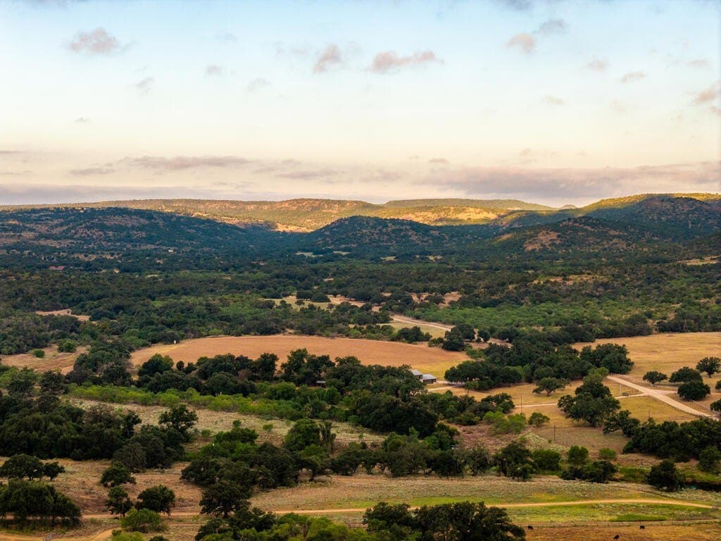 194.47 acres in Gillespie County - photo 4