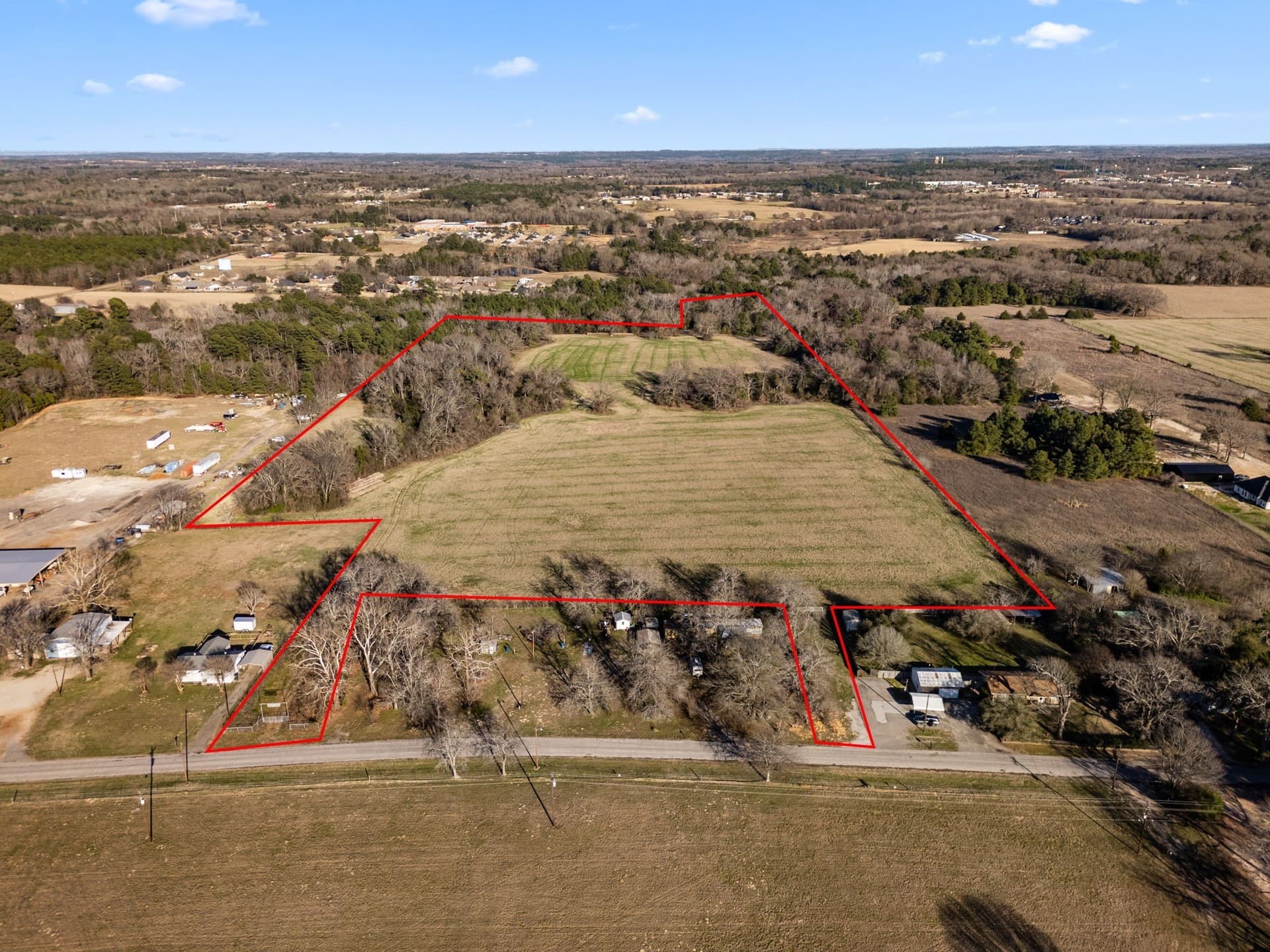 27.69 acres in Smith County