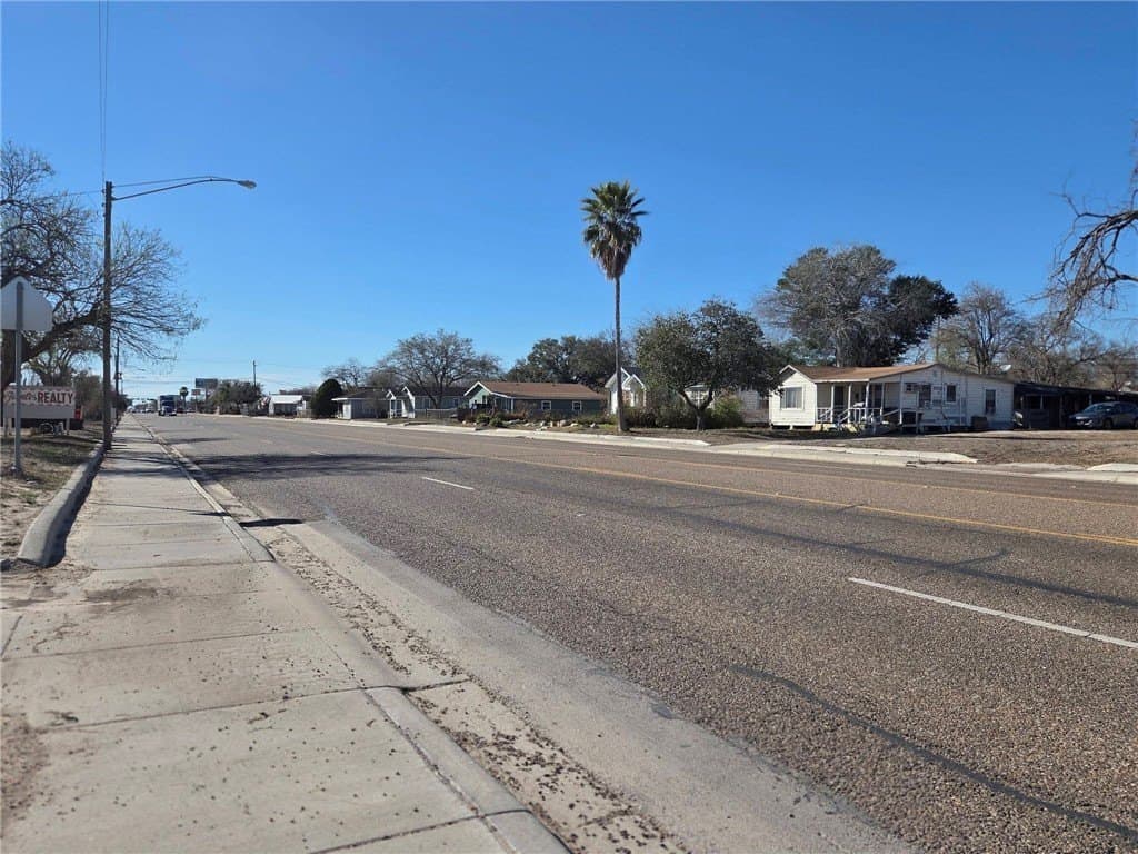 0.43 acres in Kleberg County - photo 2