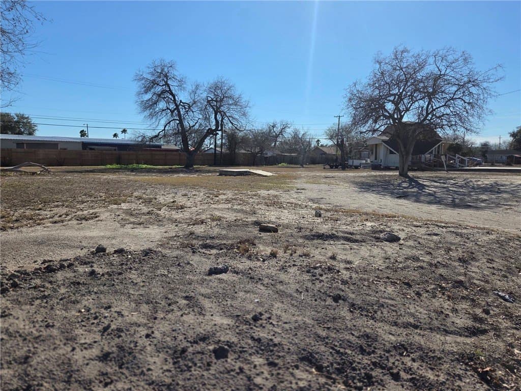 0.43 acres in Kleberg County - photo 5