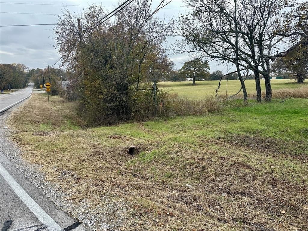 1 acres in Tarrant County gallery image 3