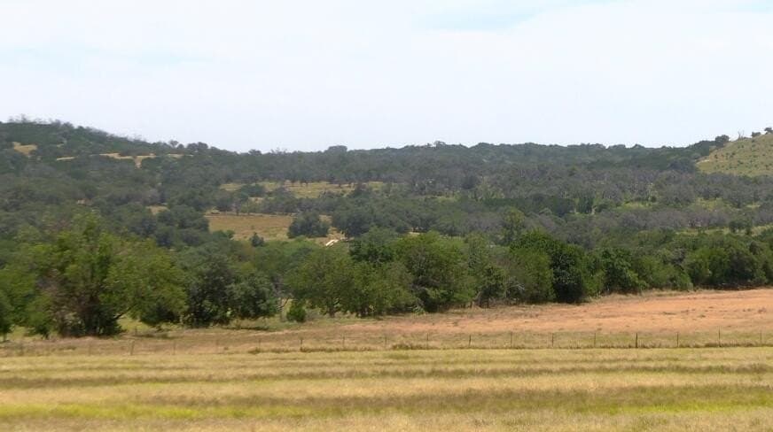 38.08 acres in Gillespie County - photo 6