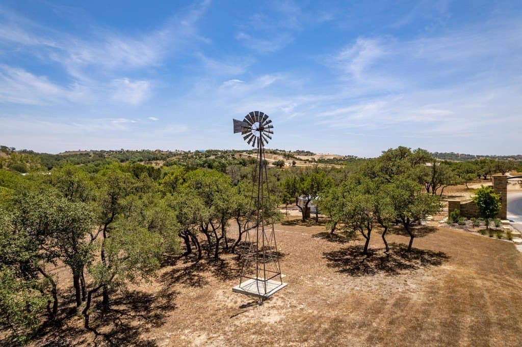 5 acres in Blanco County gallery image 4