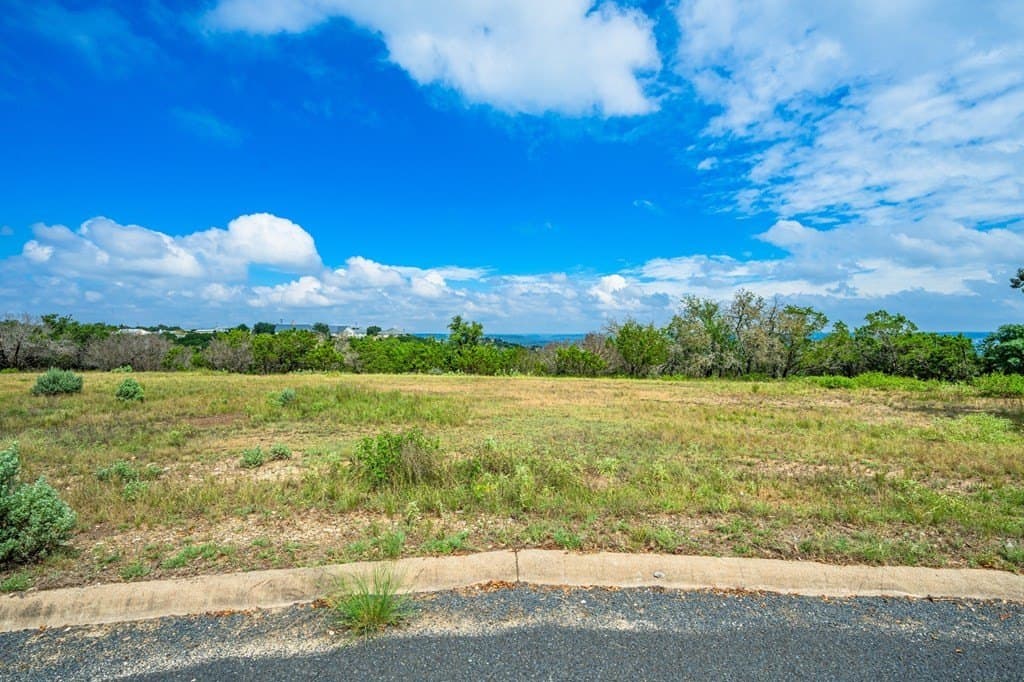 1.72 acres in Kerr County gallery image 2