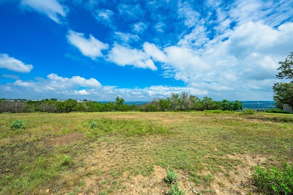 1.72 acres in Kerr County gallery image 3