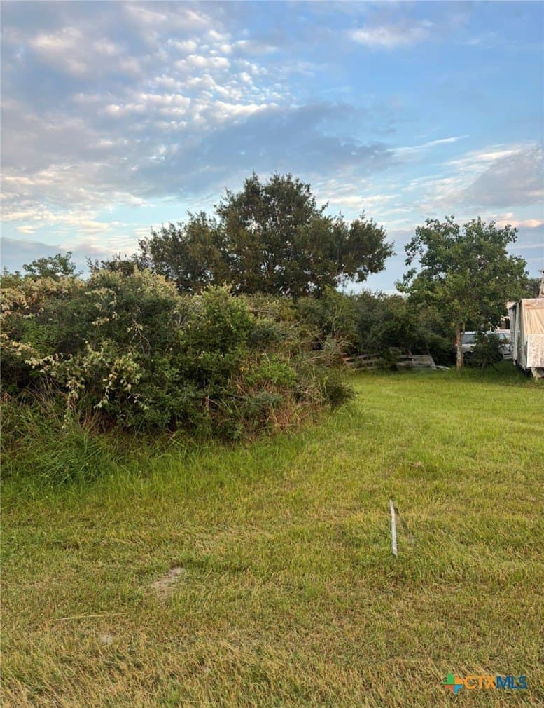 1.57 acres in Calhoun County gallery image 3