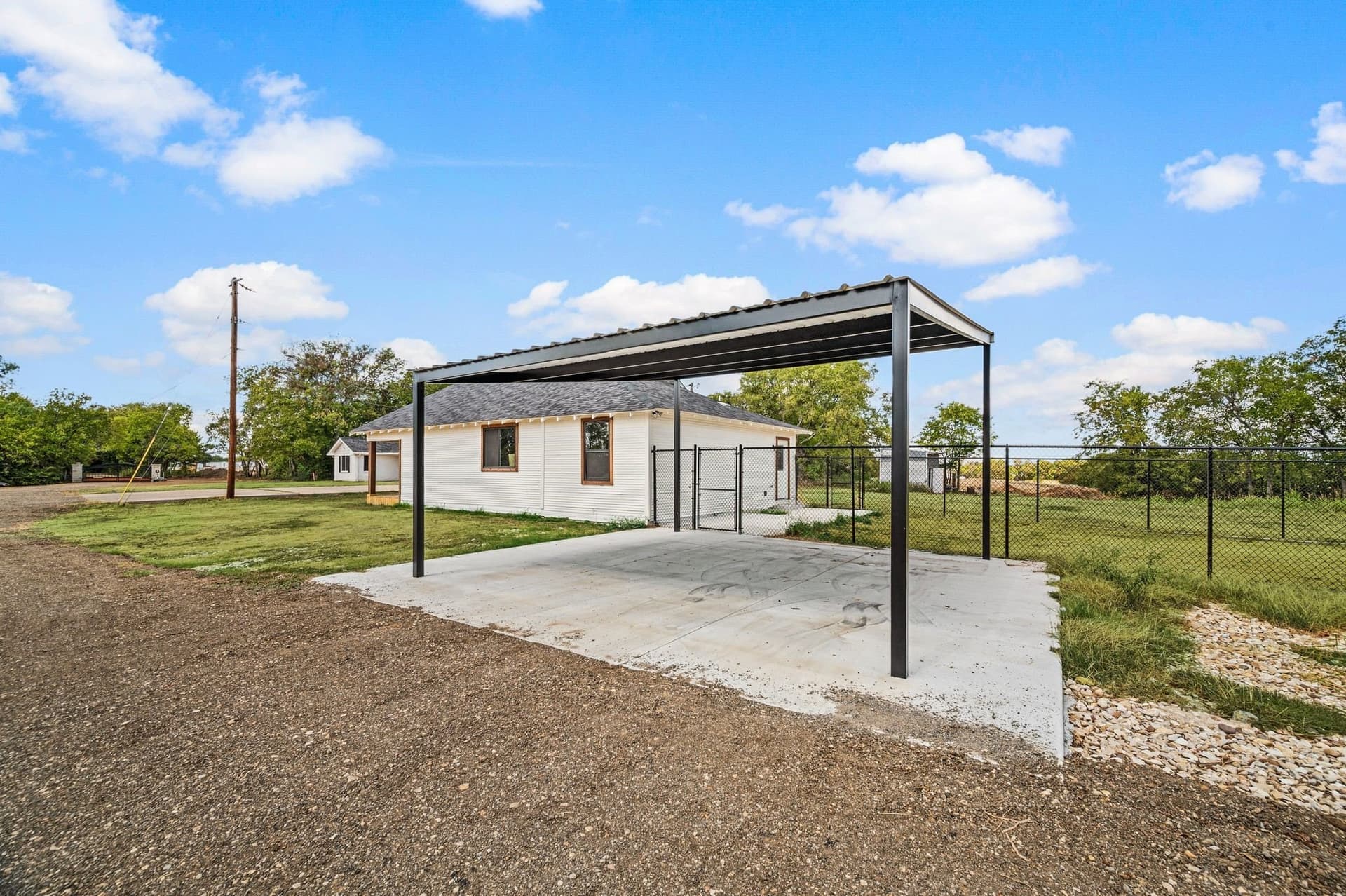 67.62 acres in Tarrant County - photo 6