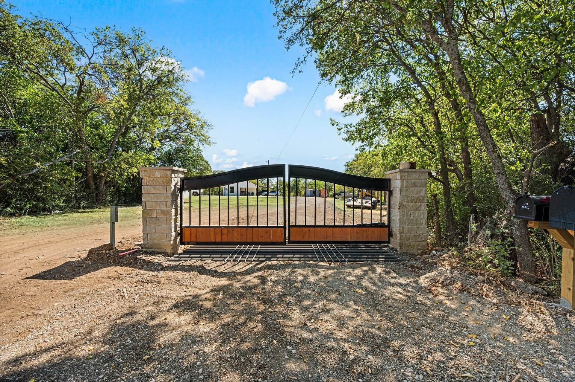67.62 acres in Tarrant County - photo 2