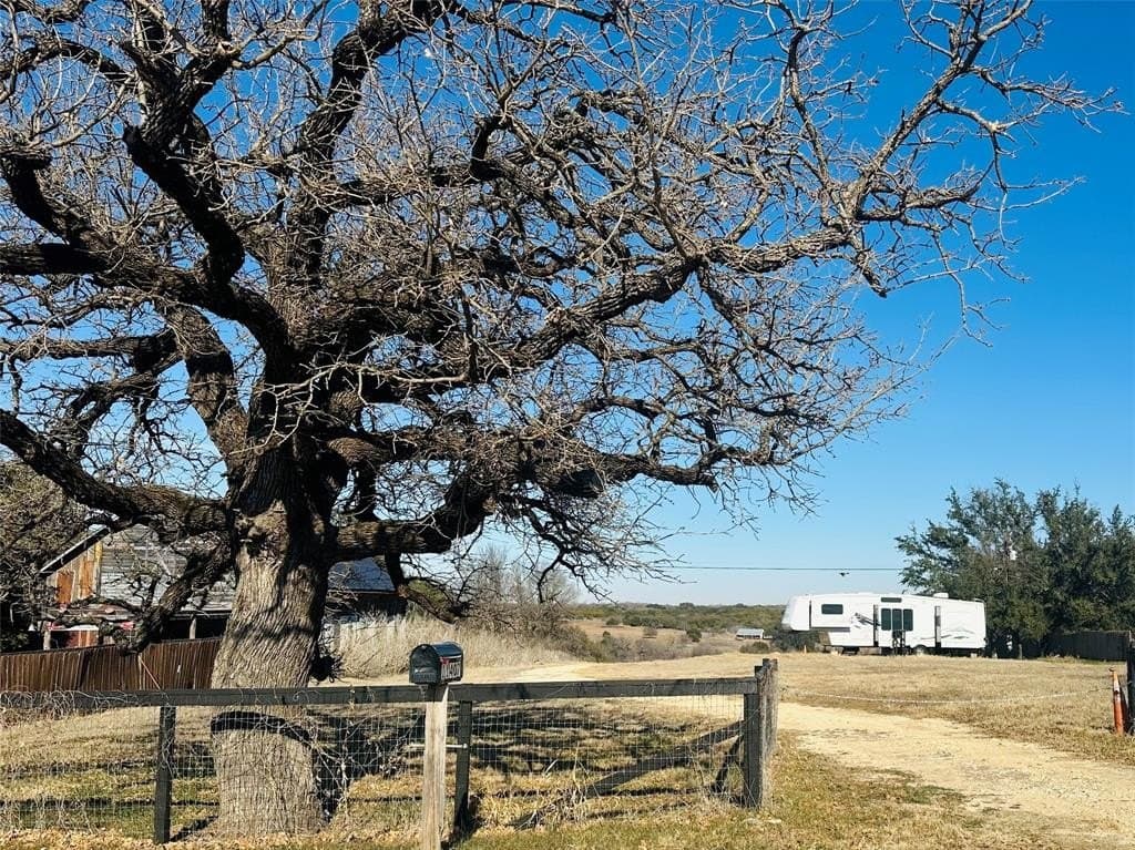 3.27 acres in Hood County