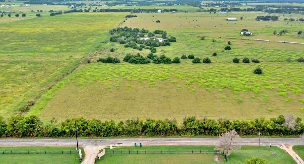 4.83 acres in McLennan County - photo 4