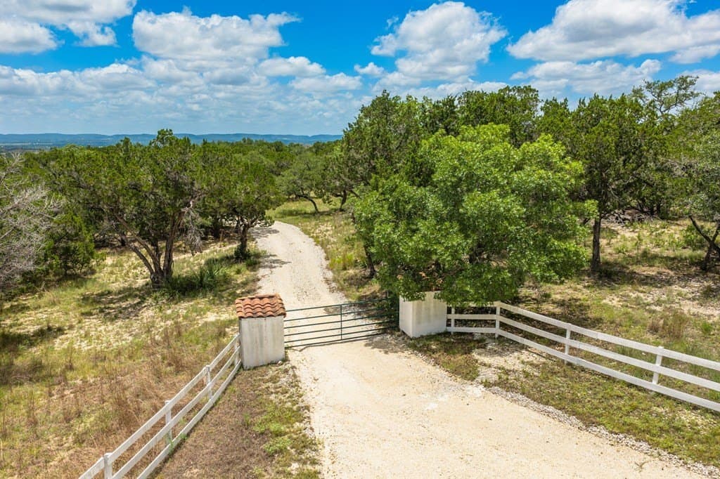 9.75 acres in Bandera County - photo 11