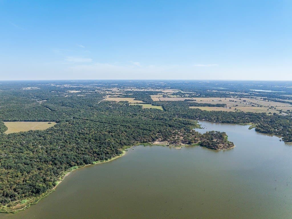 325 acres in Limestone County