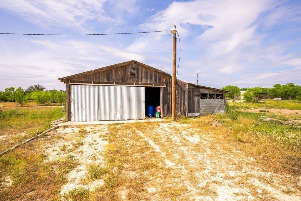 351.67 acres in Menard County - photo 48