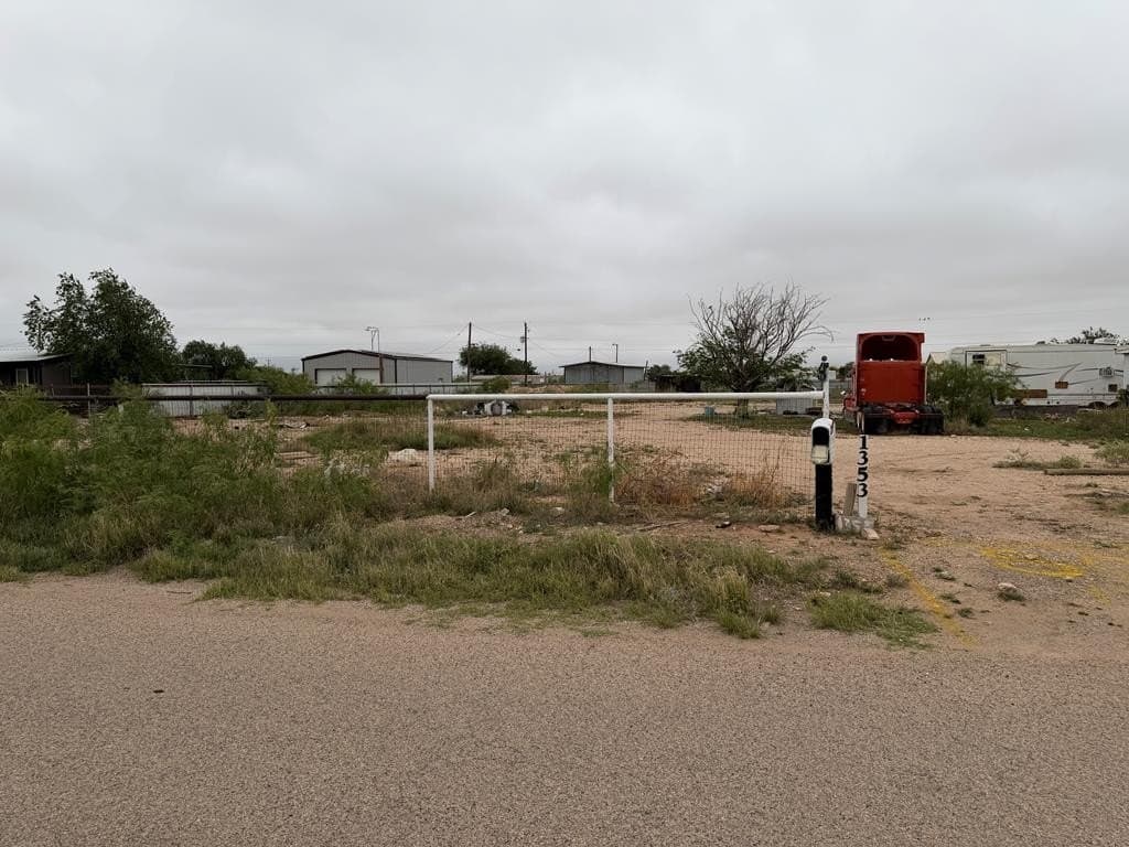 2.1 acres in Ector County gallery image 3
