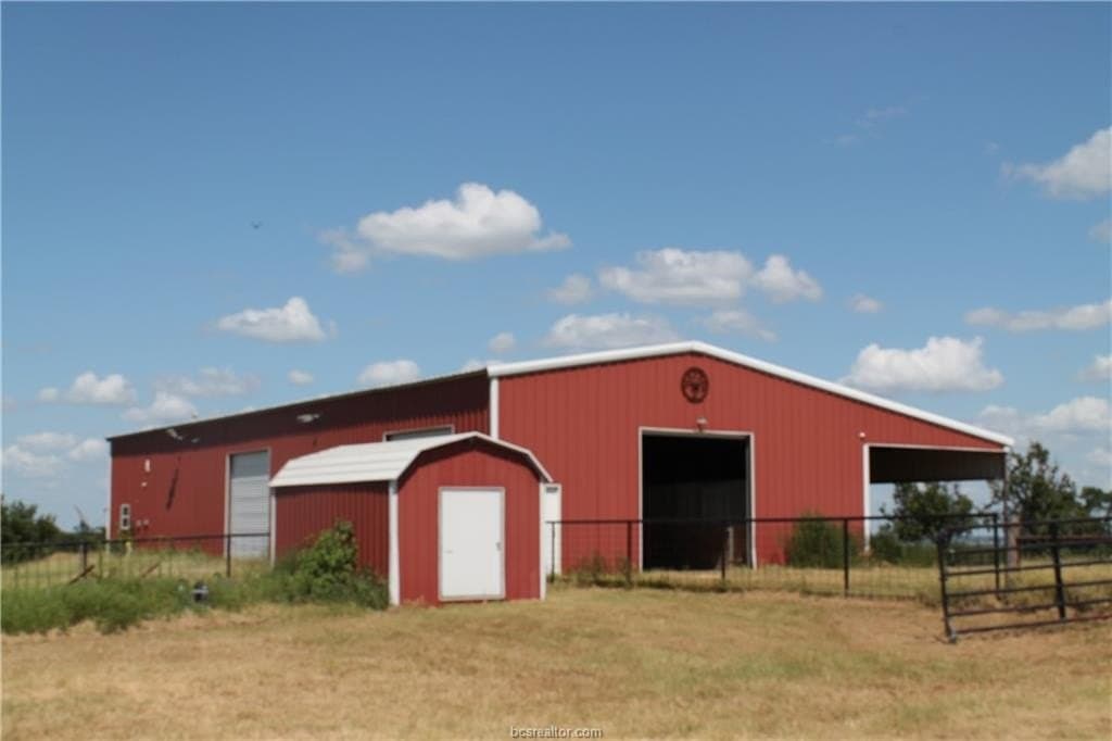 186.79 acres in Milam County - photo 4