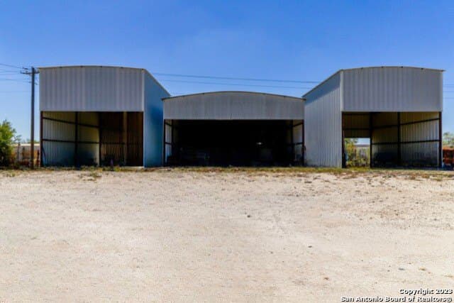 14 acres in Karnes County gallery image 2