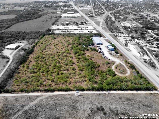 14 acres in Karnes County gallery image 3
