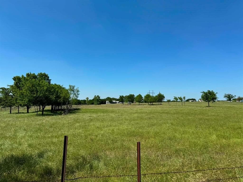 1 acres in Denton County gallery image 4