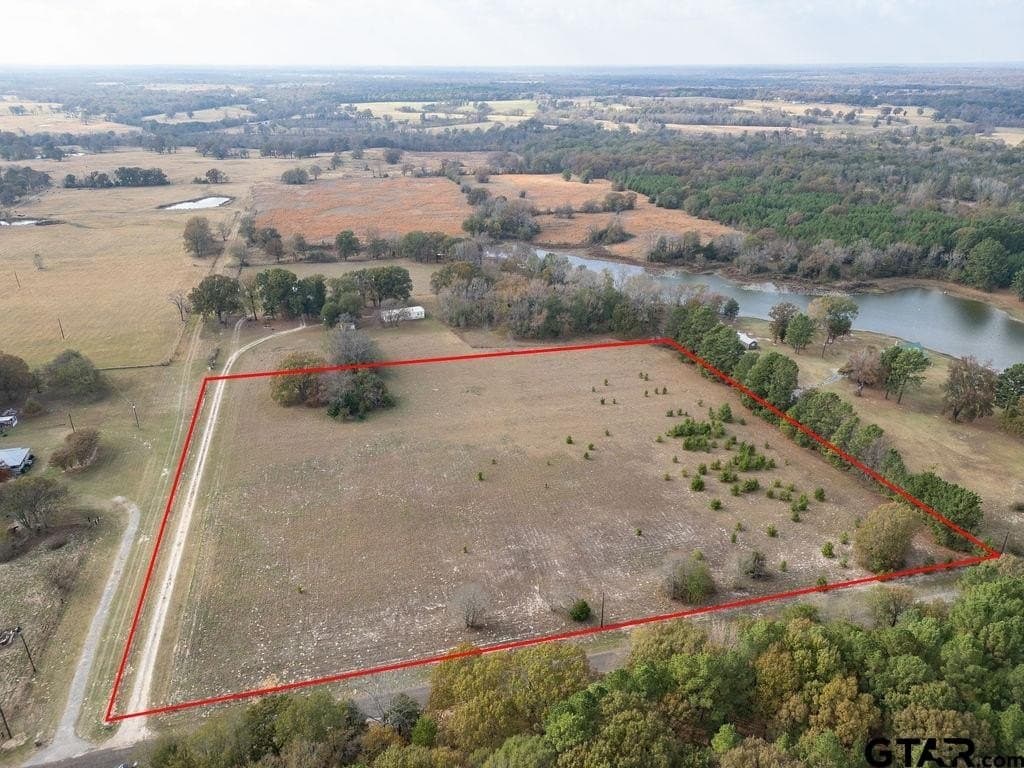 10 acres in Smith County