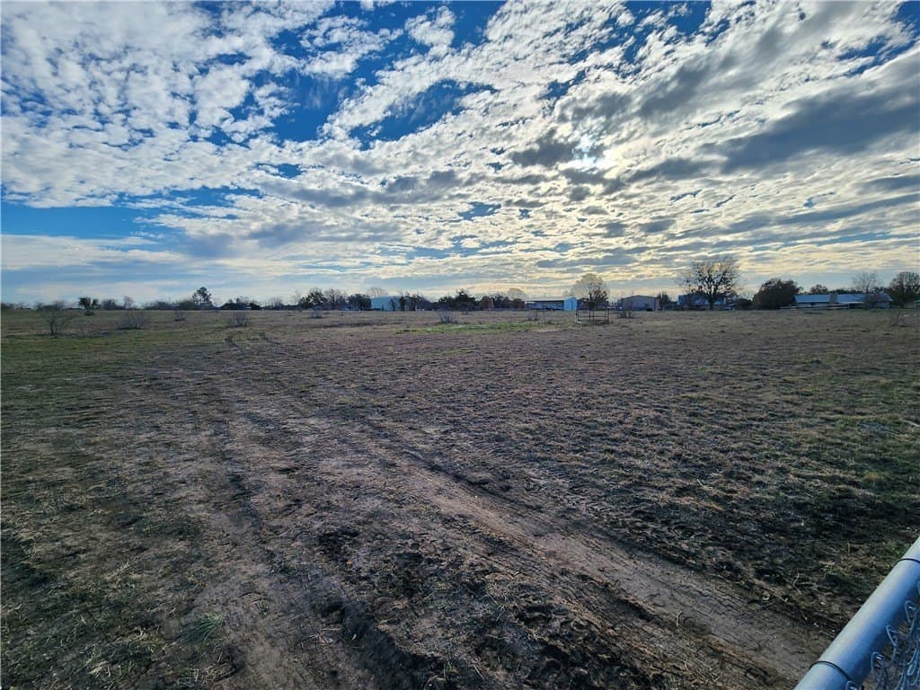13 acres in McLennan County gallery image 4