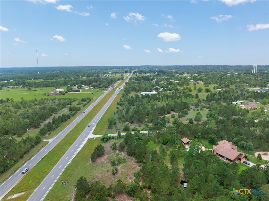1.5 acres in Bastrop County gallery image 3