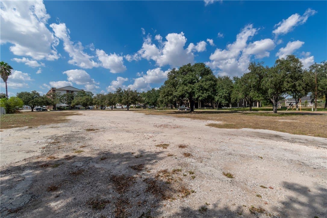 1.1 acres in Jim Wells County gallery image 3