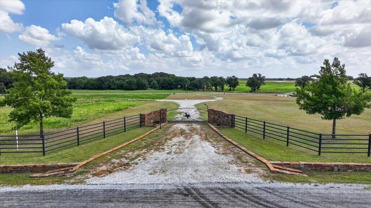 2.08 acres in Montague County - photo 8