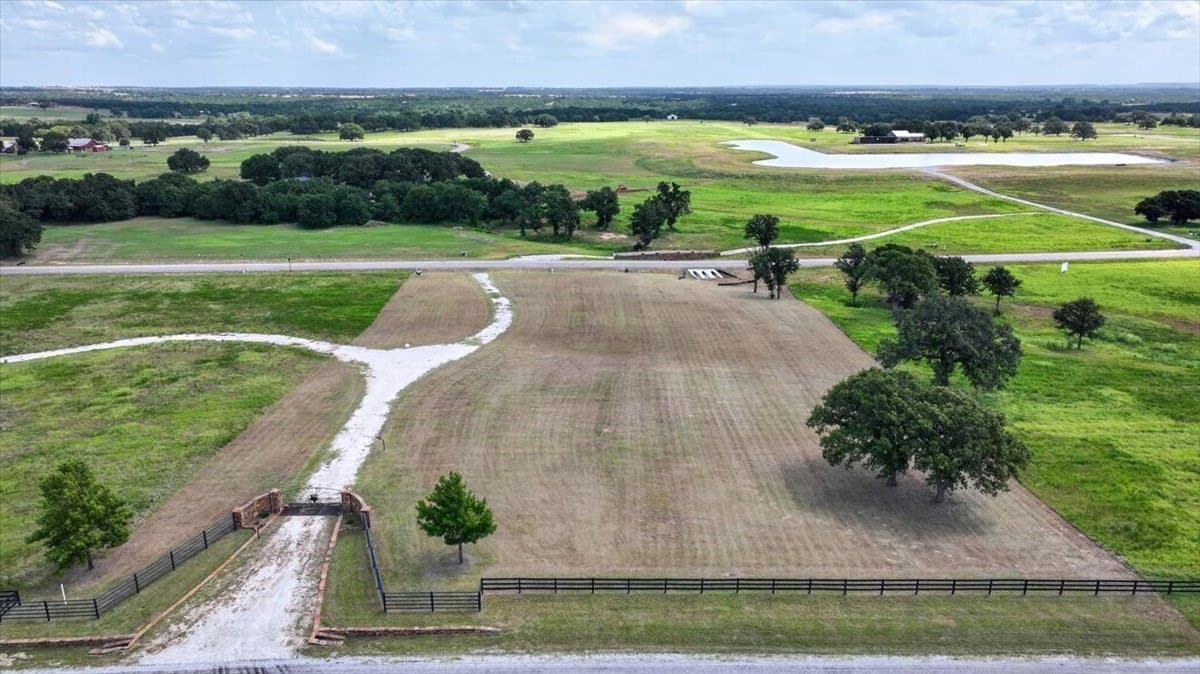 2.08 acres in Montague County gallery image 4