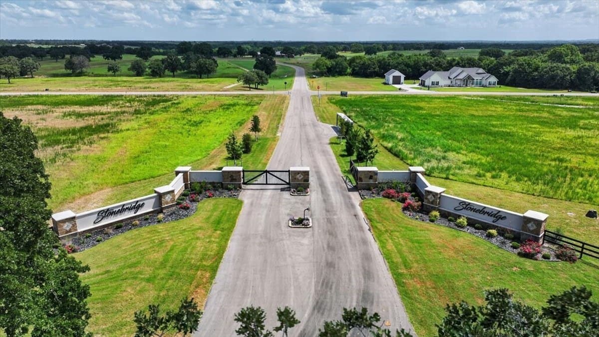 2.08 acres in Montague County gallery image 2