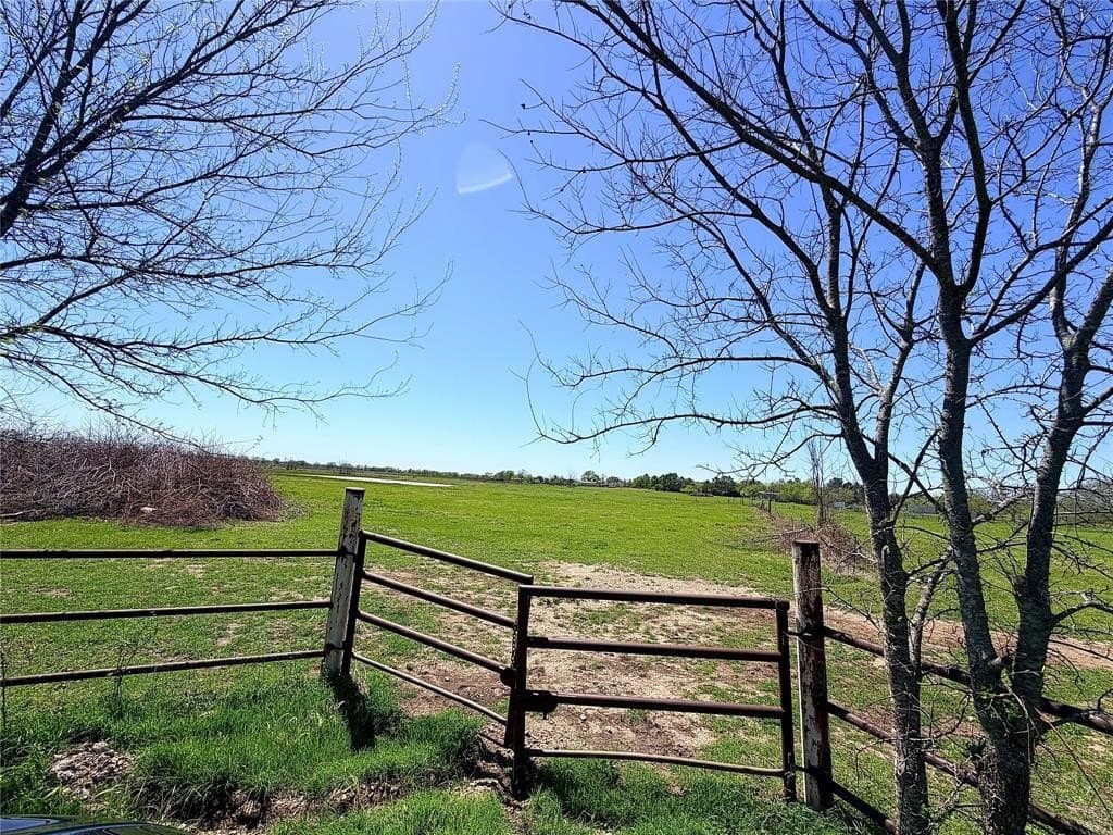 5.85 acres in Dallas County