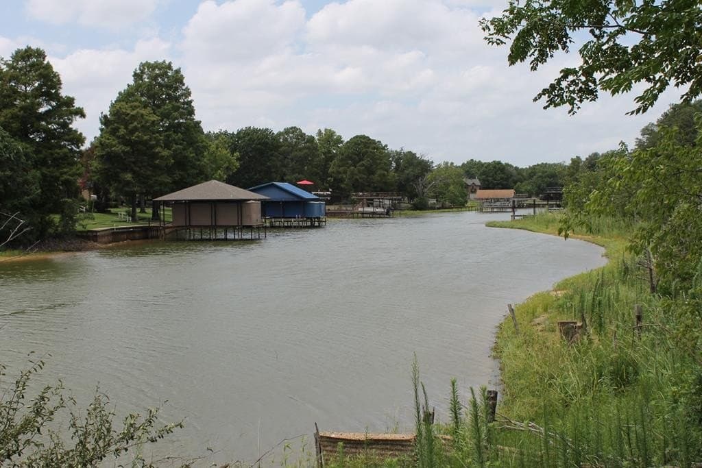 0.58 acres in Henderson County
