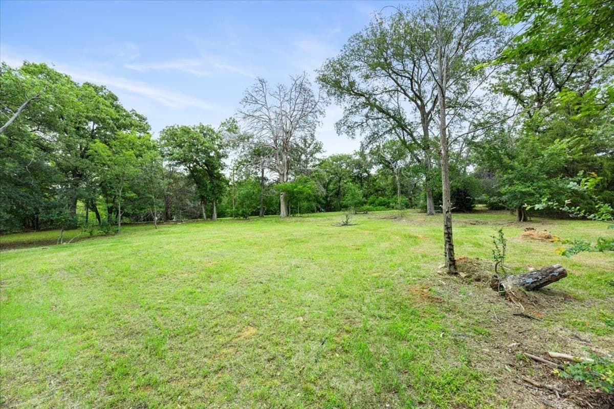 0.89 acres in Tarrant County - photo 11