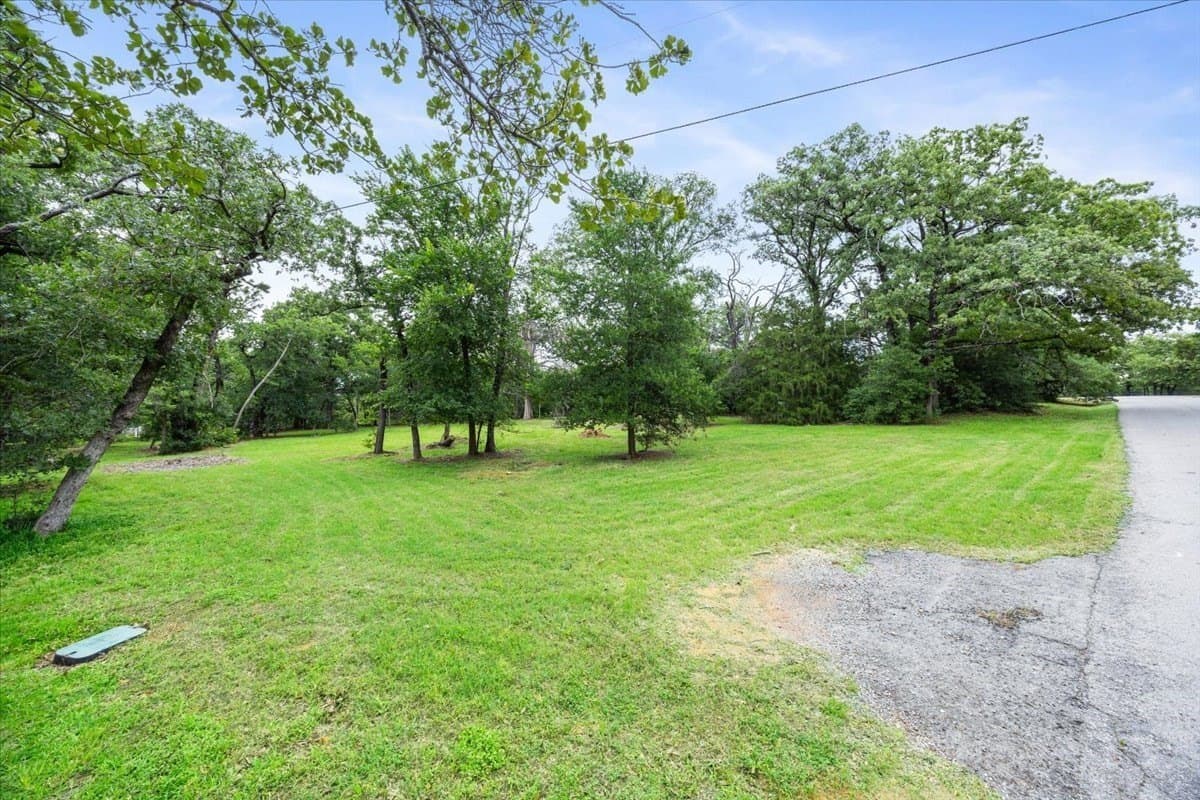 0.89 acres in Tarrant County - photo 12