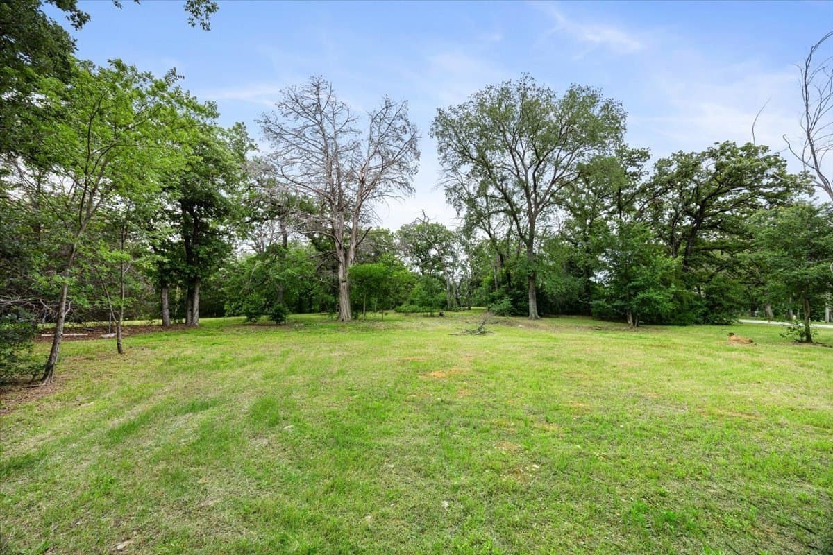 0.89 acres in Tarrant County - photo 8