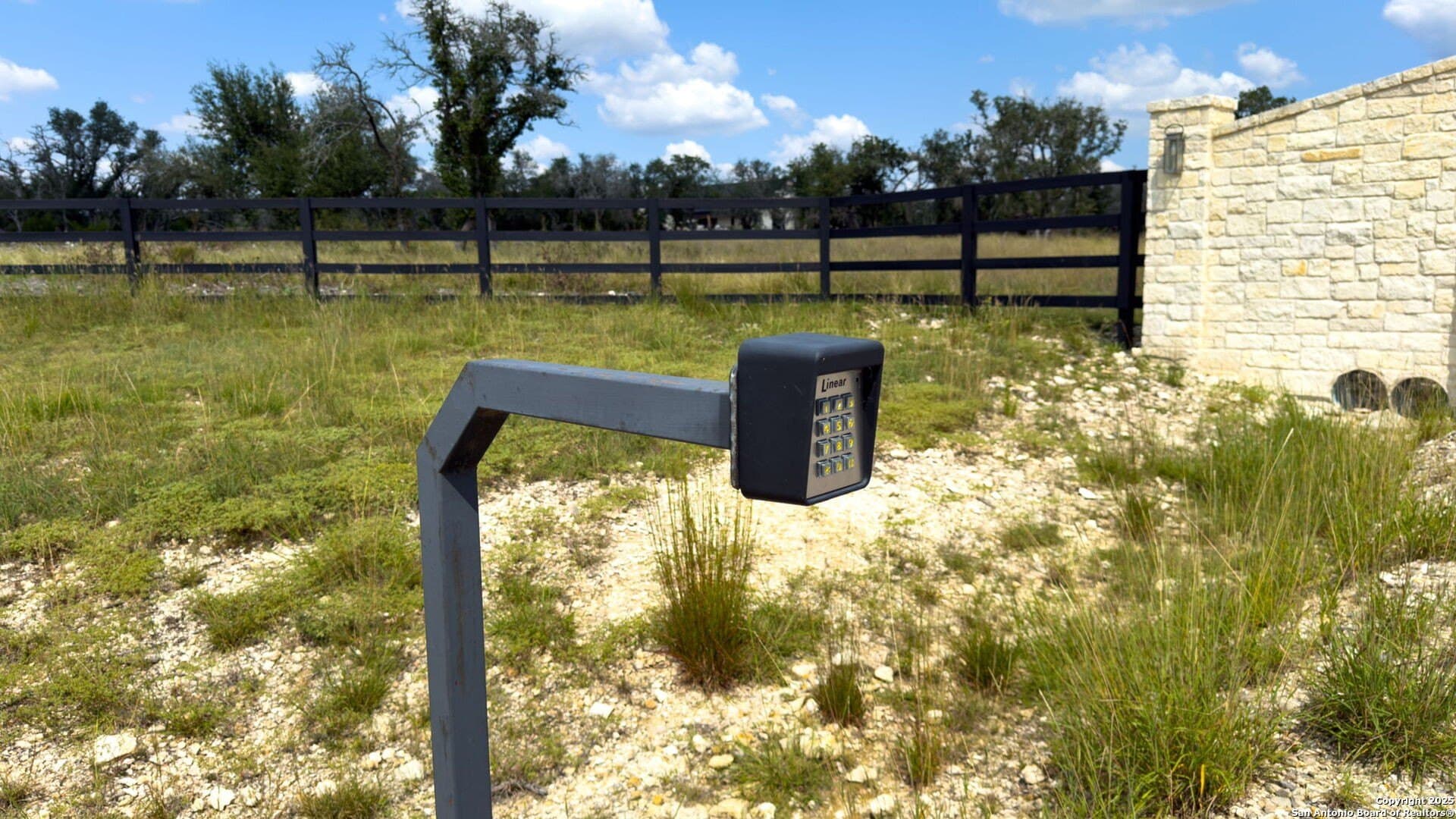 10.08 acres in Gillespie County gallery image 3