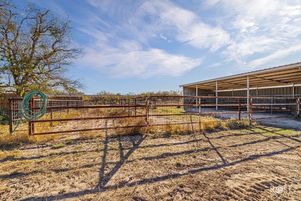 10 acres in Irion County - photo 32