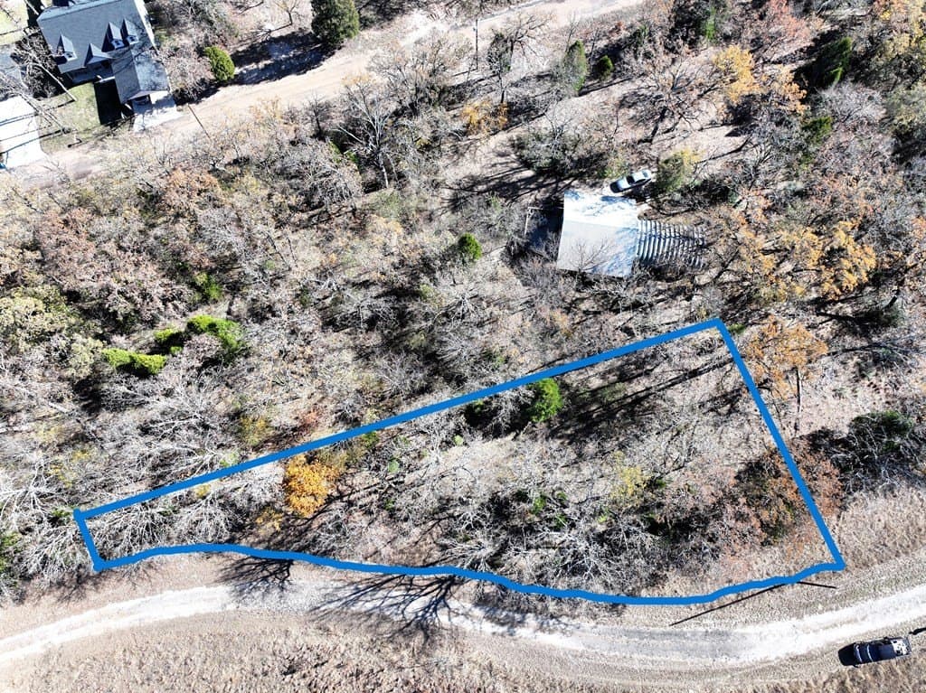 0.25 acres in Henderson County gallery image 3