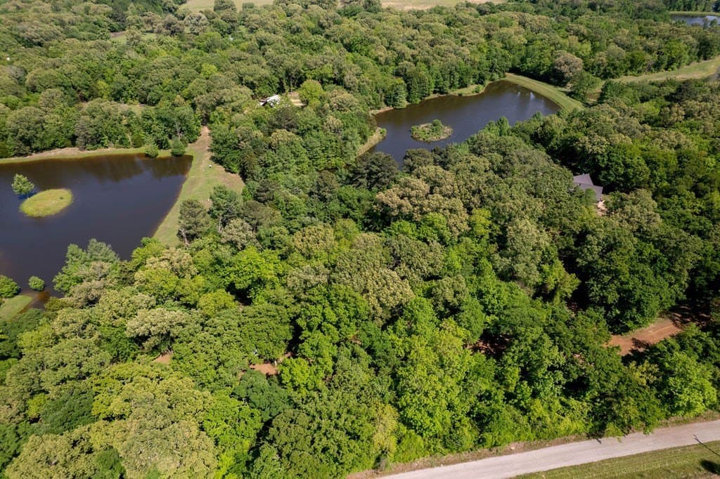 0.75 acres in ANDERSON County - photo 24