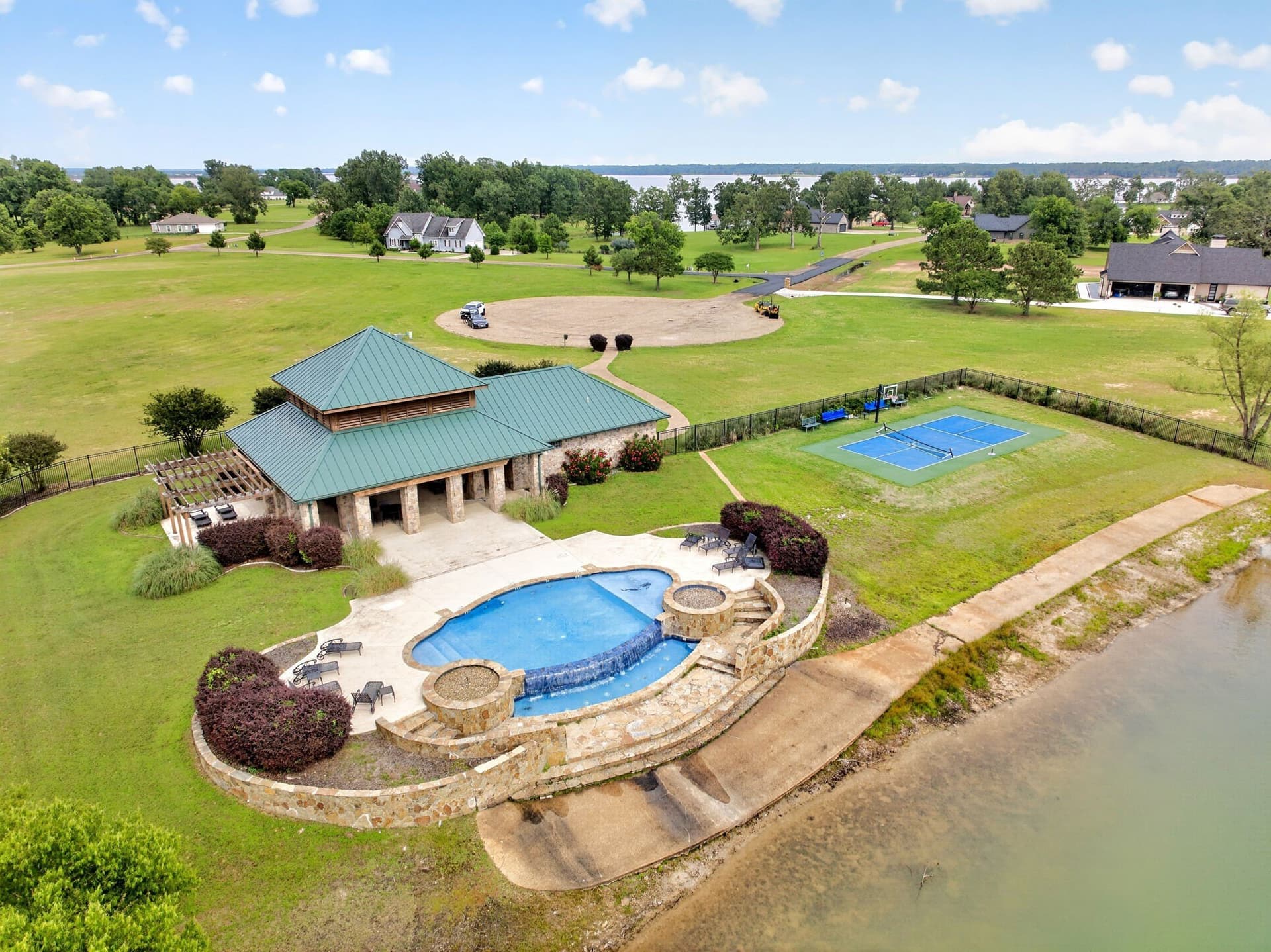 1.15 acres in Titus County gallery image 4
