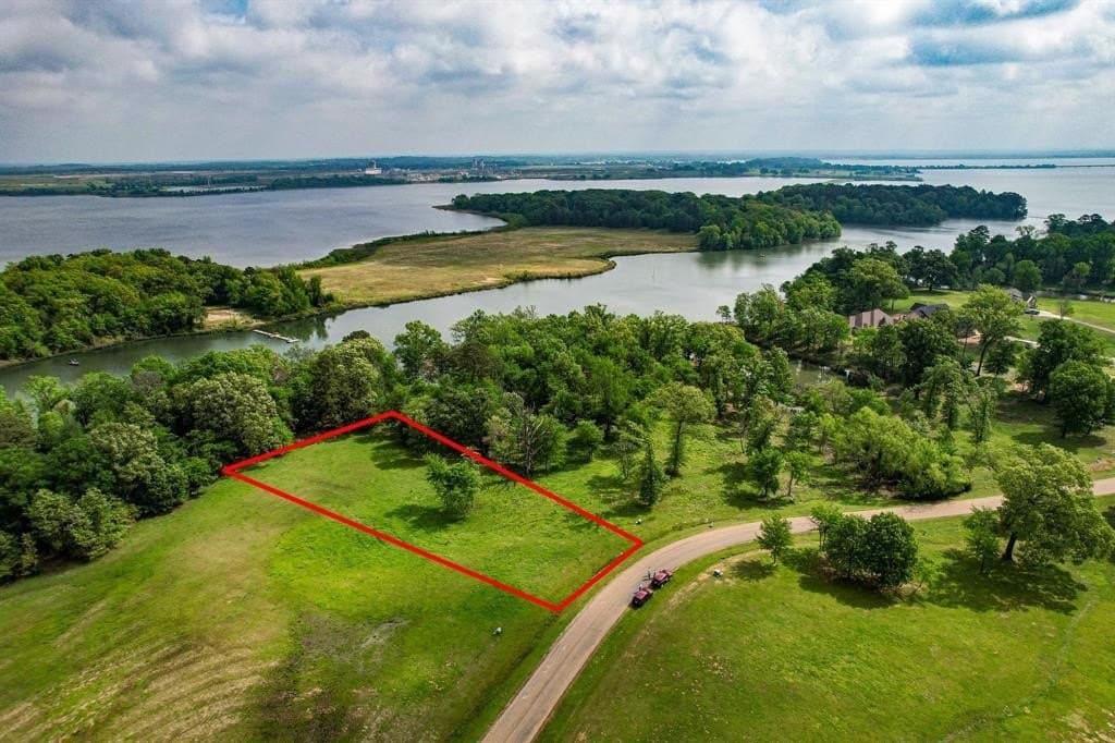 1.15 acres in Titus County gallery image 2