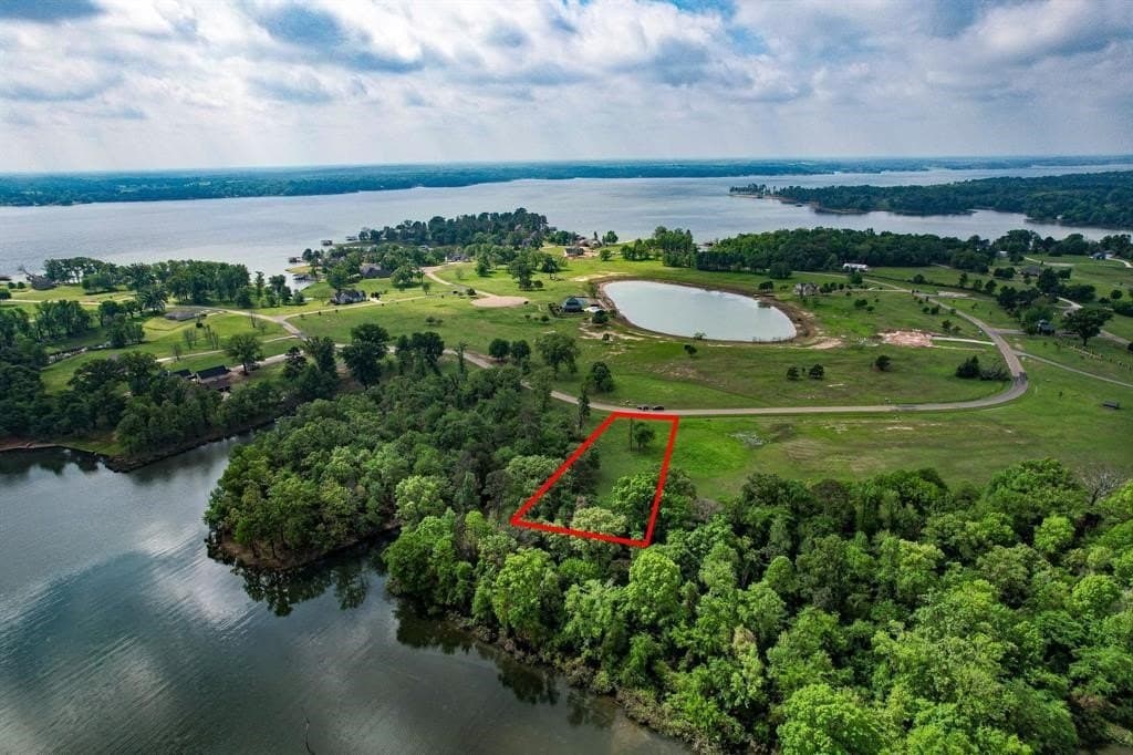 1.15 acres in Titus County gallery image 3
