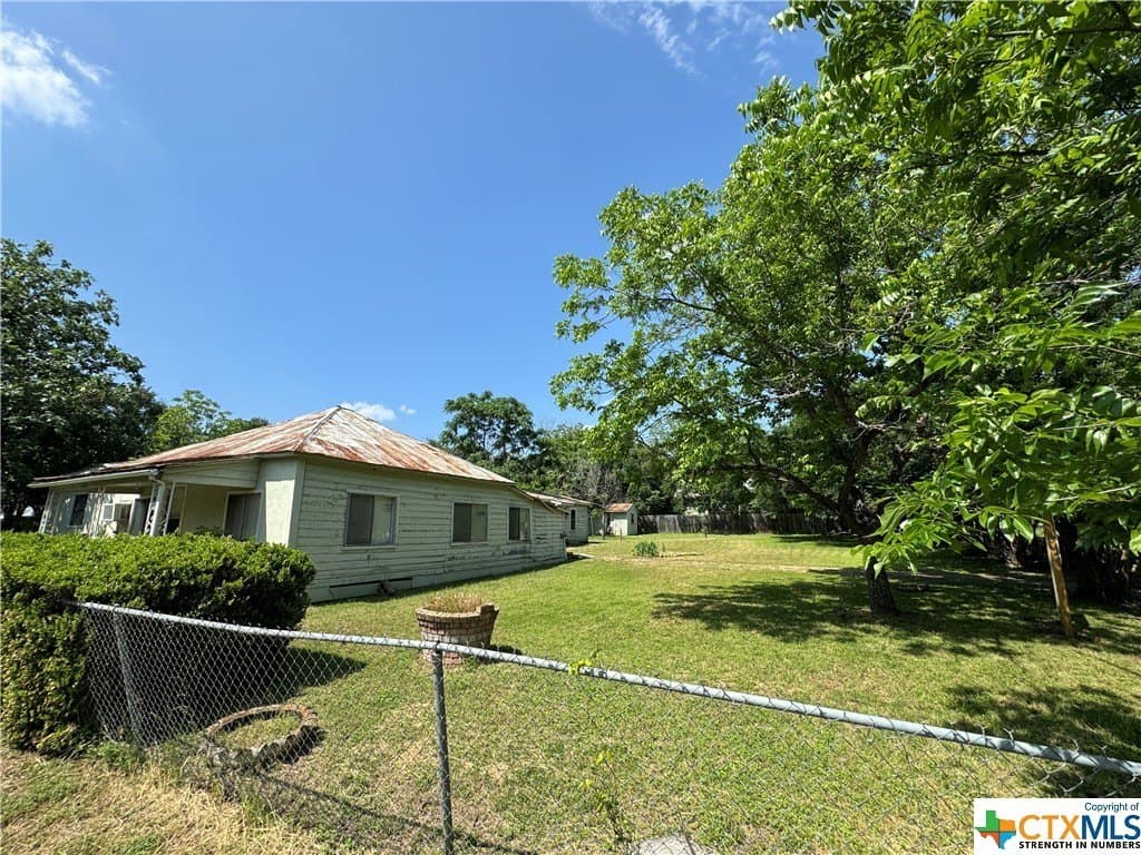 0.5 acres in Hays County gallery image 4